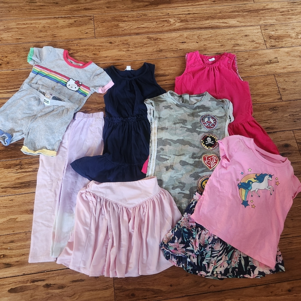 Lot/Bundle Of Girls 5T Clothes (Includes Hello Kitty Pjs)